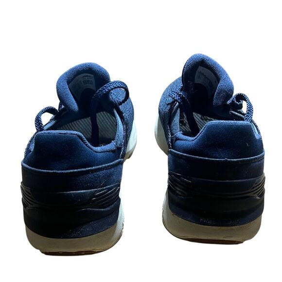 Athletic_Shoes
